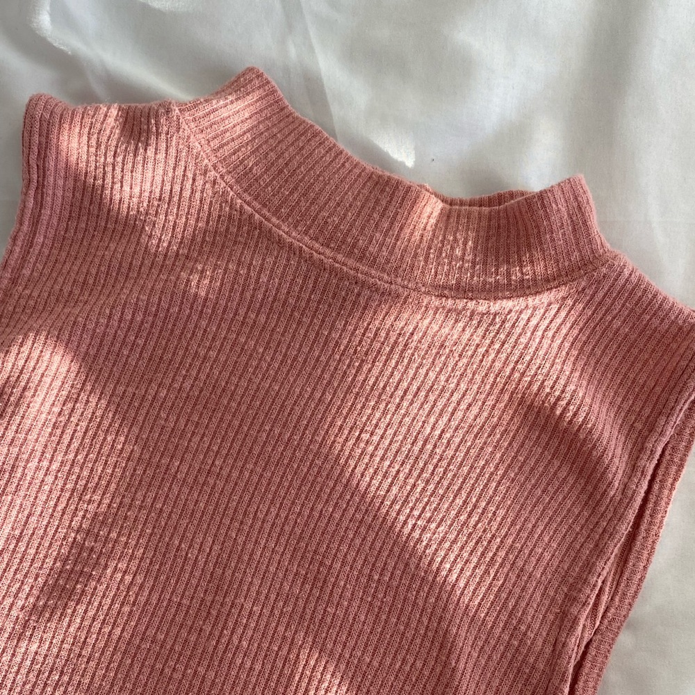 Peach / Pink Sleeveless Mock Neck